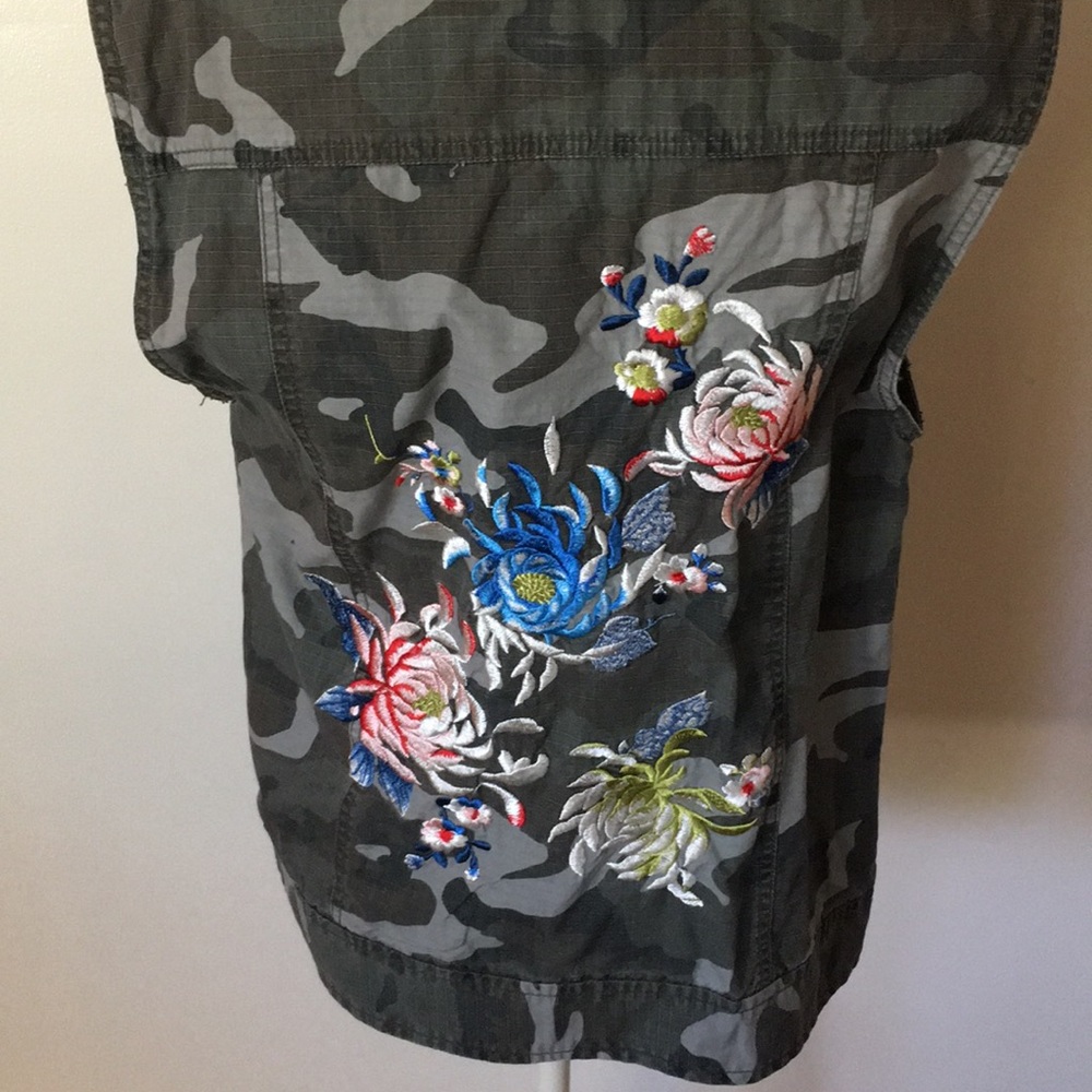Silence And Noise camouflage vest
